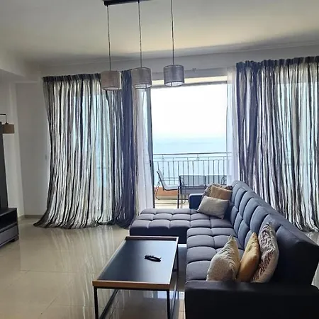 Apartment Front Sea Viewspacious 3-bedroom