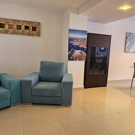 Front Sea Viewspacious 3-bedroom Apartment *