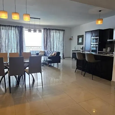 Front Sea Viewspacious 3-bedroom *